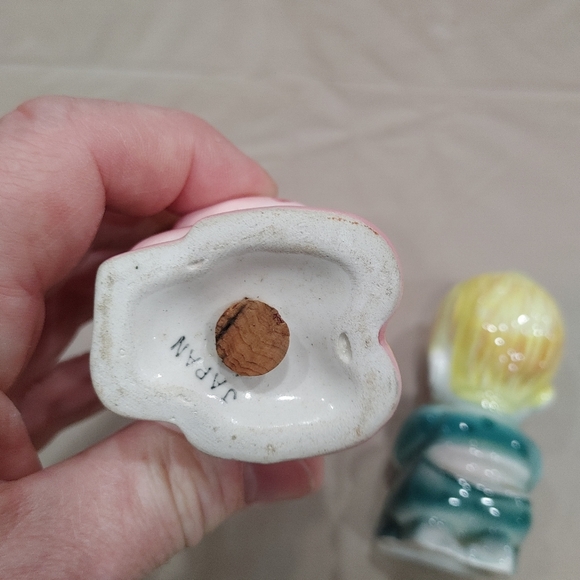 Vintage salt and pepper shakers - Picture 4 of 4